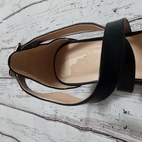 Black Buckle Strap Shoes 6/1/2 in good condition black - Picture 7 of 8